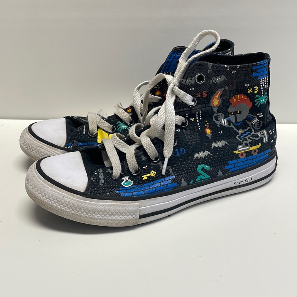 Gamer Hightop Converse shoes kids size 2